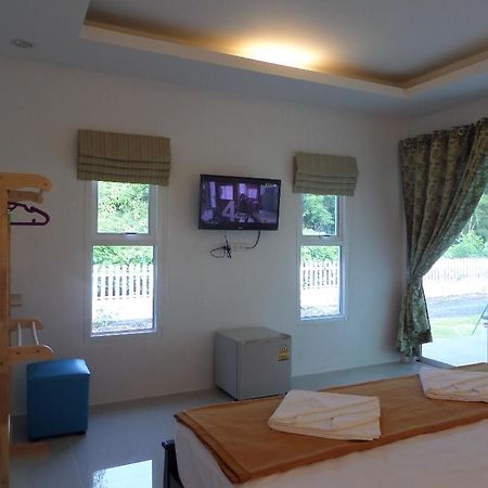 Lanta Triple Novel Hotel เกาะลันตา ภายนอก รูปภาพ