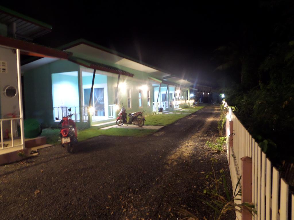 Lanta Triple Novel Hotel เกาะลันตา ภายนอก รูปภาพ