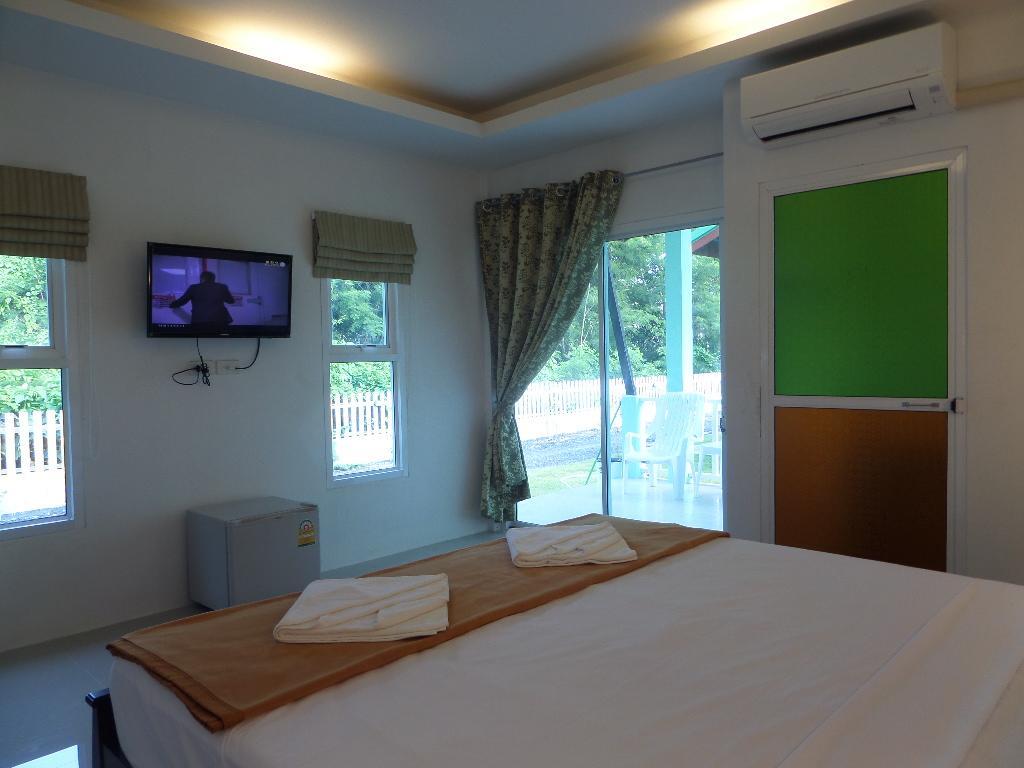 Lanta Triple Novel Hotel เกาะลันตา ภายนอก รูปภาพ
